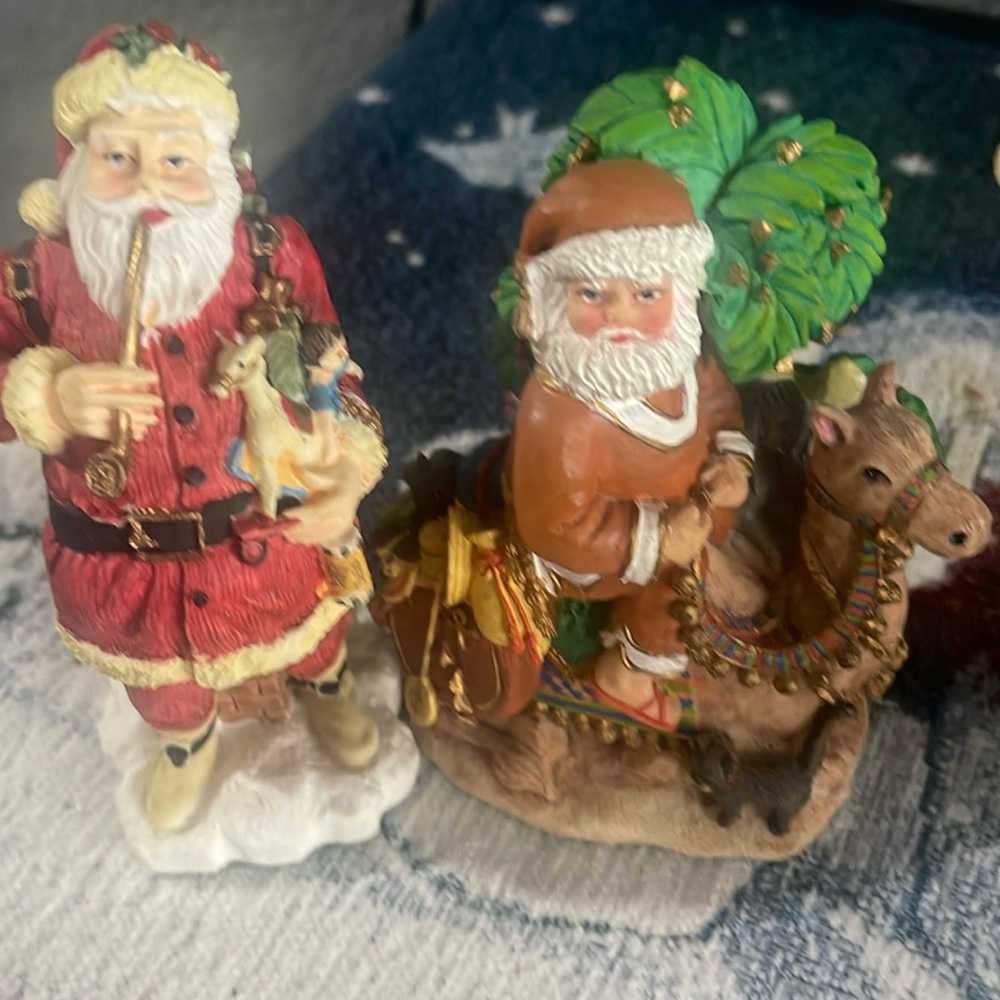 Santa holiday figures set of two